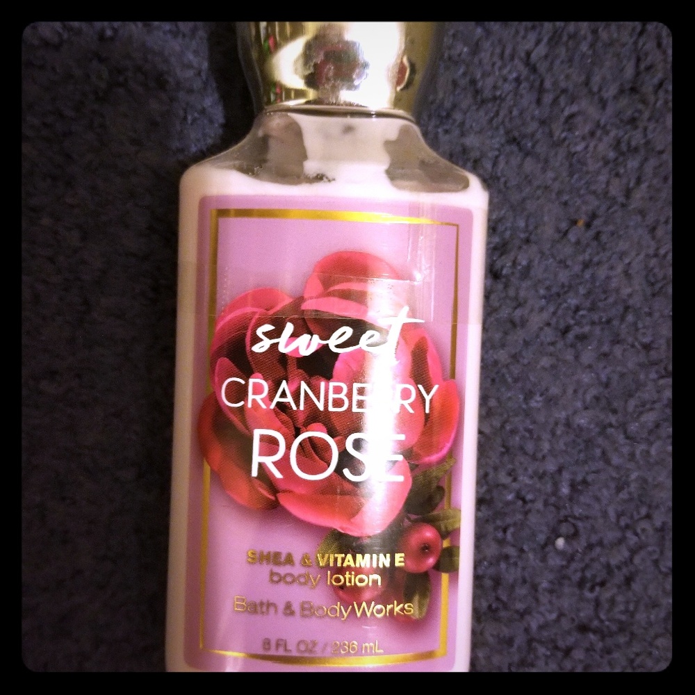 Bath & Body Works Sweet Cranberry Rose 8oz
